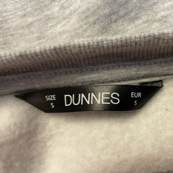 Dunnes graphic sweater - Picture 3 of 3